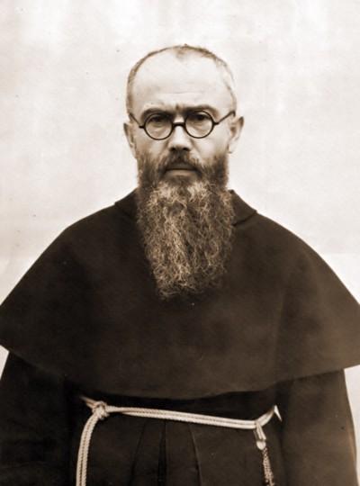 Photo de saint maximilien Kolbe en 1936, en bure de franciscain, portant une barbe abondante, lien vers l'article de Wikipedia'